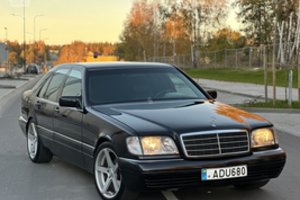 Pasižvalgykite į tikrą etaloną: „Milijardo dolerių automobiliu“ pramintas W140 serijos „Mercedes-Benz S350“