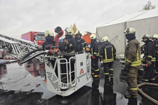 Šiauliuose gumos gaminių įmonėje kilęs gaisras – užgesintas