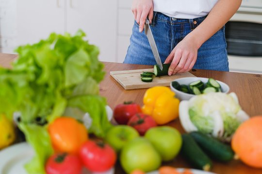 Vaisiai ir daržovės šaltuoju metų laiku: kodėl pomidorų negalima laikyti šaldytuve