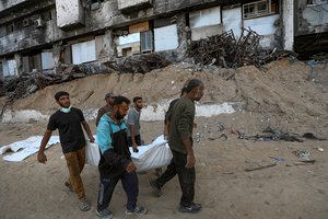 Gaza: palaidota po 61 mln. tonų griuvėsių