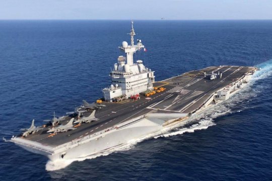 Pentagonas: JAV siunčia lėktuvnešį kovoti su narkotikų kontrabandininkais iš Lotynų Amerikos