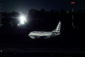 Penktadienio vakarą Vilniaus ir Kauno oro uostuose buvo sustabdytas orlaivių eismas