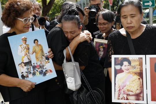 Būdama 93-ejų mirė Tailando karalienė motina Sirikit