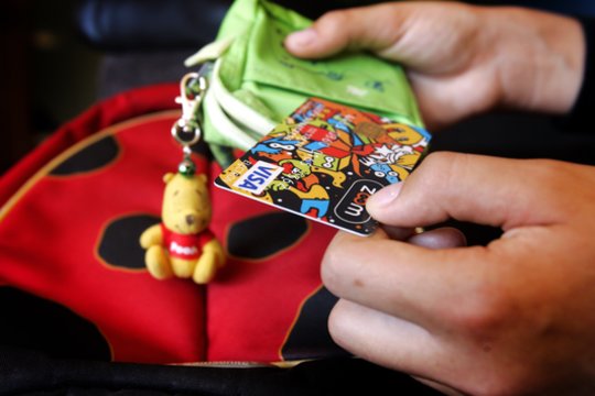 Tauragėje kortele už kavą atsiskaičiusi moteris nukentėjo nuo nusikaltėlio