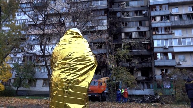 Rusai toliau šaltakraujiškai atakuoja Ukrainą: Kyjive kelios dešimtys sužeistų, 6 iš jų – vaikai