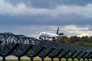 Dronas šalia Vilniaus oro uosto sukėlė visas tarnybas ant kojų: aiškinosi VSD, karo policija ir pareigūnai