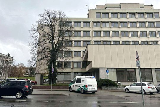 Sostinės policija skubėjo prie Seimo – čia Vadovybės apsaugos tarnybos pareigūnai sučiupo įtartiną vyrą