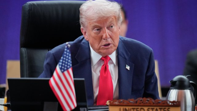 Japonijoje – išskritinis dėmesys D. Trumpui: auksuoti golfo kamuoliukai ir pikapai iš JAV