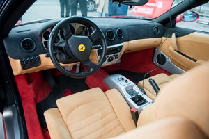 Į gamybą grąžina galingą sedaną ir krosoverį su „Ferrari“ varikliu: 100 km/val. greitį pasiekia per 4 sekundes