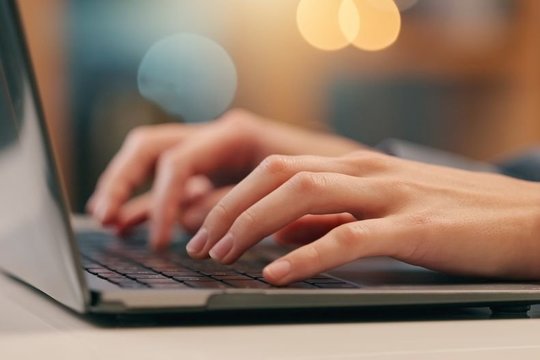 Kiek dar „gūglinsim“? Ekspertas paaiškino, kaip dirbtinis intelektas keičia informacijos paieškos įpročius