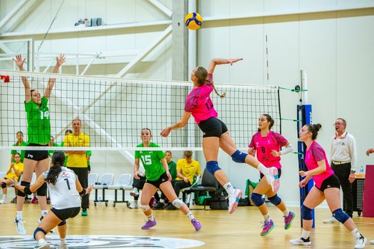 U18 merginų tinklinio rinktinei – stipriausių Lietuvos moterų komandų pamokos