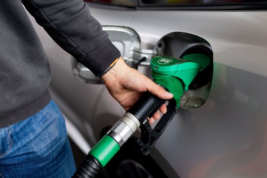 Degalų trūkumas bake „žudo“ jūsų automobilį: štai kas su juo atsitinka