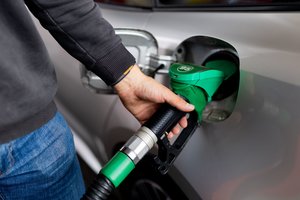 Degalų trūkumas bake „žudo“ jūsų automobilį: štai kas su juo atsitinka