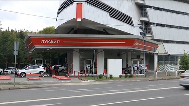 „Lukoil“ skelbia apie parduodamą turtą užsienyje: pradėjo ieškoti potencialių pirkėjų 