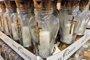 Besiruošiantiems Vėlinių savaitgaliui: žvakių „Lidl“ įsigysite vos už keliasdešimt centų