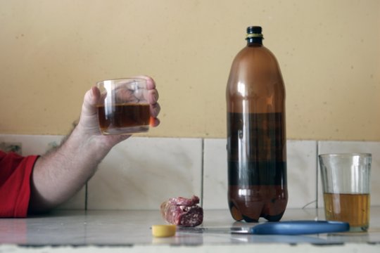 Šiauliečiui išgertuvės kainavo 8000 eurų – išsipagiriojęs sužinojo apie jo vardu paimtus kreditus