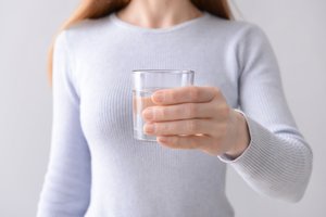 Kardiologė įspėja: šiukštu negerkite šių vitaminų kartu su vaistais nuo cholesterolio