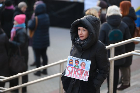 Bręsta dar vienas streikas? Sako, kad prabangos atmesti mokytojų pasiūlymą Vyriausybė jau nebegalės sau leisti