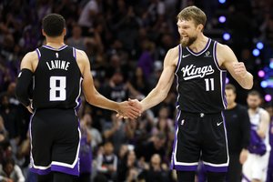 D. Sabonis dėl kamuolių kovojo lyg žvėris, bet jam teko sugerti NBA čempionų pamoką
