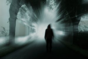 Nuo juodųjų skylių iki Dievo: naujame tyrime žmonės atskleidė, ką pamatė atsidūrę netoli mirties