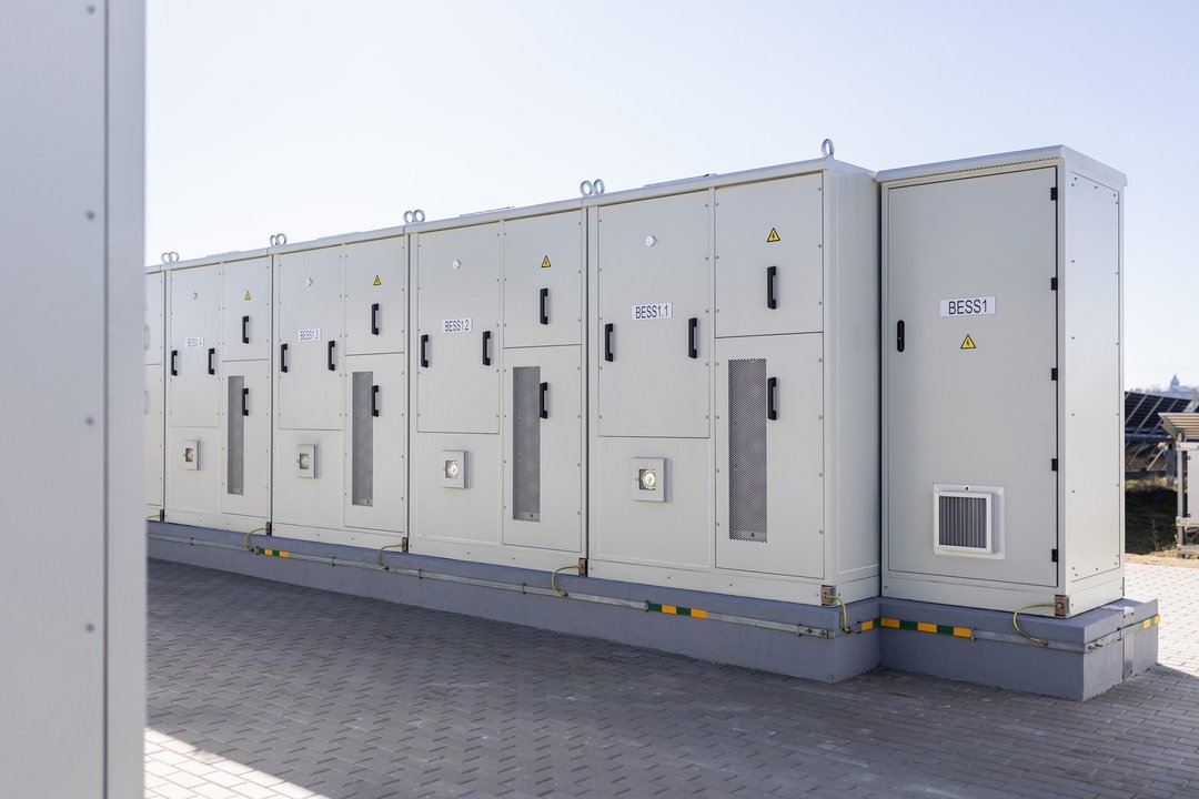 For the first time, Lithuania’s most extensive private electricity storage system has delivered balancing energy to the national grid