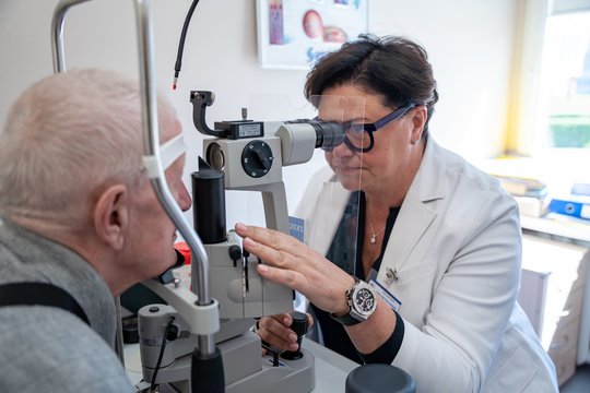 Amžinė geltonosios dėmės degeneracija: gydytoja įvardijo pirmąjį ligos požymį