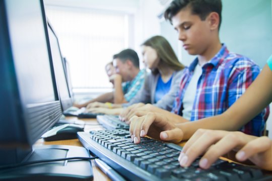 Mokytojas: dirbtinis intelektas keičia tai, kas yra mokytojas