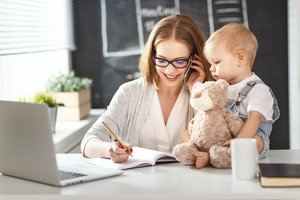 500 mamų Lietuvoje pradeda pokytį: naujas projektas padės grįžti į darbo rinką
