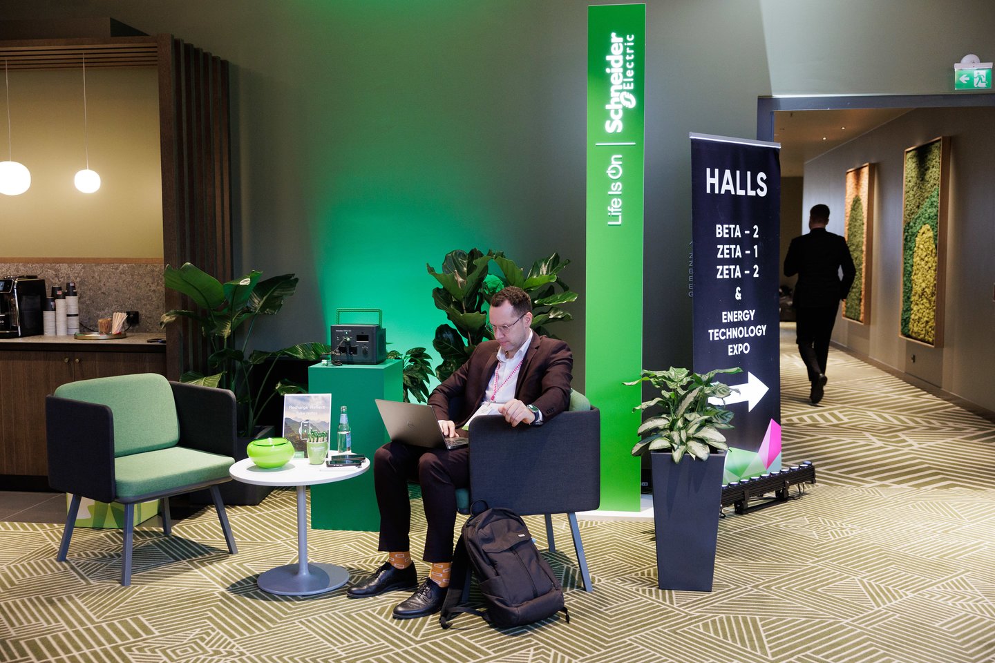 Technologijų (DI) įtakos verslui sesijoje „Schneider Electric“ Skaitmeninio tinklo pardavimų vadovas – Vidurio ir Rytų Europai ir Baltijos šalims Przemyslaw Liman savo pranešime „Nuo duomenų iki poveikio: kaip skaitmeniniai tinklai keičia verslą“ dalijosi, kaip prie to galime prisitaikyti.<br>V.Skaraičio nuotr.