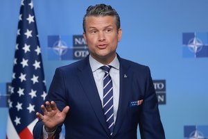 JAV smogė tariamai narkotikus gabenusiam laivui – 4 žmonės žuvo