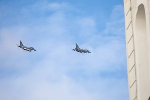 Neramus rytas Lenkijoje: du oro uostai uždaryti, į orą kilo naikintuvai