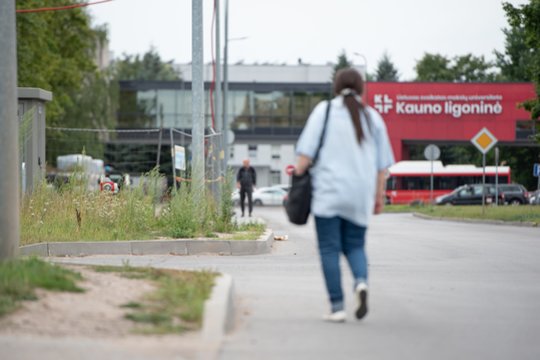 Nepakeliamu galvos skausmu skundusis pacientė Kauno ligoninėse pagalbos ir žmogiškumo nesulaukė: vėliau išaiškėjo baisi liga