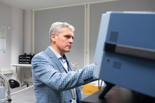 Tarptautinė komanda sukūrė unikalų pasaulyje elektromagnetinių bangų sugėriklį – prisidėjo ir lietuviai