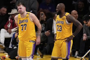 Rekordinis pardavimas: „Los Angeles Lakers“ turi naują savininką