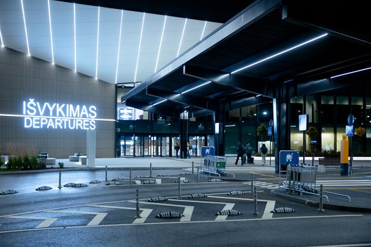 Balionų pavojaus nebeliko: Vilniaus oro uoste atnaujinti skrydžiai