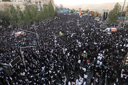 Tūkstančiai ultraortodoksų vyrų Jeruzalėje protestavo prieš privalomąją karinę tarnybą