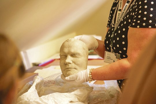 Pomirtinės kaukės, metaliniai vainikai: išnykusios laidotuvių tradicijos, kurių daug kas neprisimena