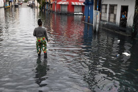 Po galinga audros, nusiaubusios Karibų salas, aiškėja aukų skaičius: įspėja – jis gali didėti