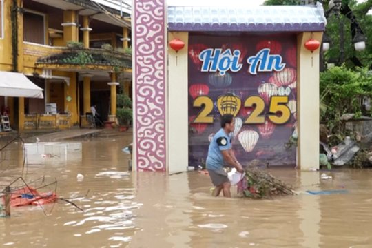 „Potvynis sunaikino viską“: Vietnamą siaubia mirtinos audros, užlieta 116 tūkst. namų