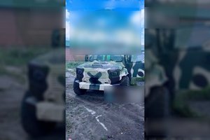 Rusiškos specialiosios pajėgos pastebėtos naudojant „parketinį“ šarvuotą automobilį