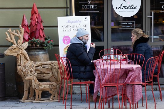 Pajamos perkopė šią ribą? Galite save laikyti pasiturinčia klase – išsiskiriate net tarp europiečių