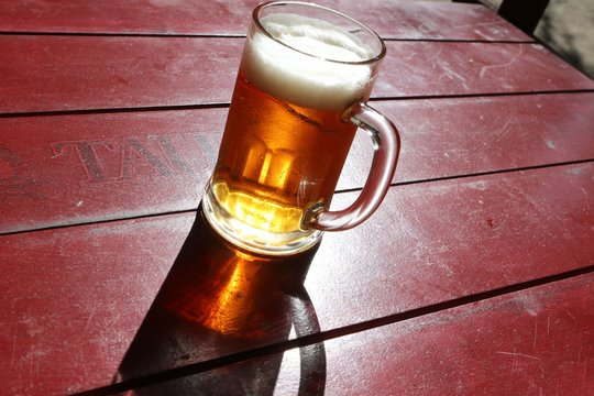 Bręsta naujas draudimas – šį kartą nusitaikyta į nealkoholinį alų ir sidrą