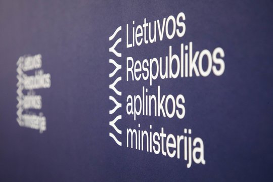 Aplinkos ministerija skirs 27 mln. eurų plastiko ir tekstilės atliekų perdirbimo įrangai įsigyti