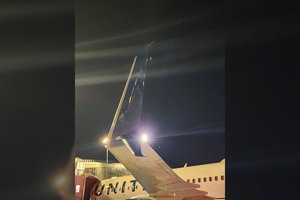 Niujorko oro uoste – baimę sukėlęs incidentas: vienas lėktuvas kabino kito sparną