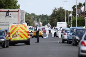 Policija tik vieną vyrą laiko įtariamuoju dėl išpuolio peiliu į Londoną važiavusiame traukinyje