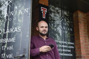 Iš žymaus tatuiruočių meistro D. Mohamad Ali ir jo žmonos vaiko teisių gynėjai atėmė sūnų