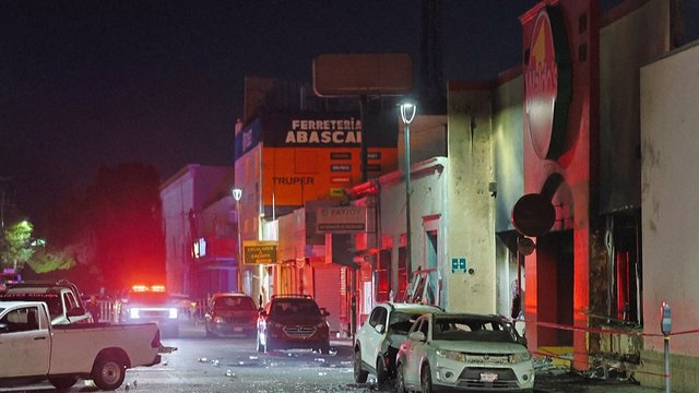 Mirusiųjų diena Meksikoje pažymėta kraupiu incidentu prekybos centre: žuvo 23 žmonės