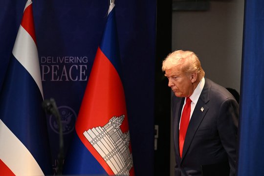 D. Trumpas vėl persigalvojo? Pasisakė dėl „Tomahawk“ tiekimo Ukrainai