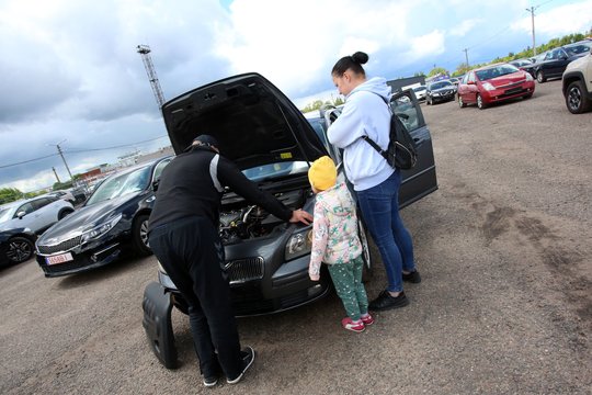 Vėl metas keisti ratus: specialistai atskleidžia, kas tyliai gadina padangas
