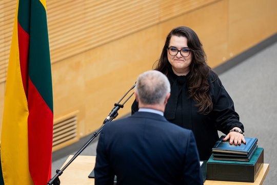 I. Segalovičienė: LRT su darbuotojais gali toliau sudaryti autorines sutartis, bet mažesniu mastu